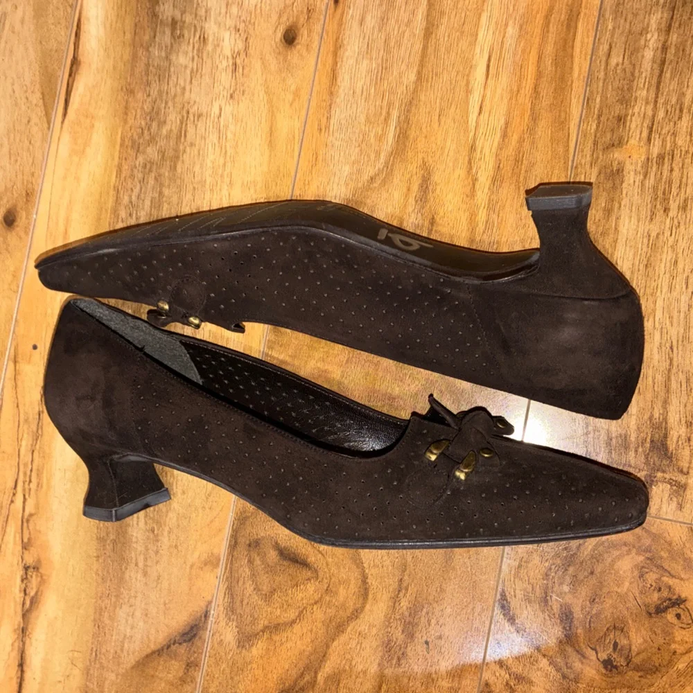 Stuart Weitzman Vintage Square Toe Brown Heels w/ gold accents - womens size 6.5